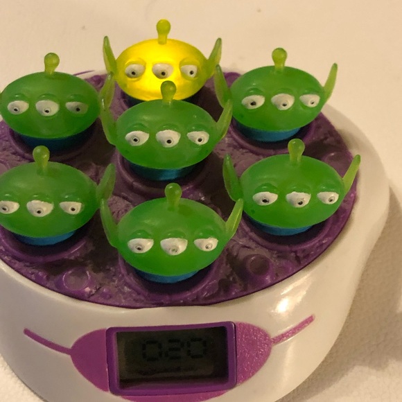 Works Disney Pixar Toy Story 3 Bop The Alien LCD Video Handheld Game lgm Aliens - Picture 12 of 14